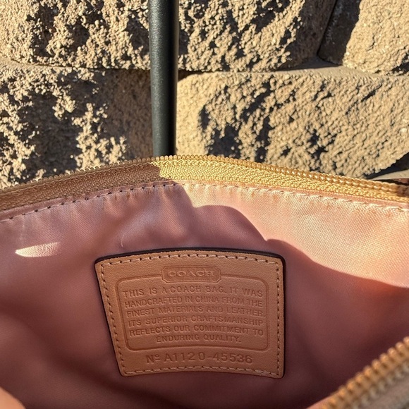 Coach crossbody purse in excellent condition - Picture 6 of 11